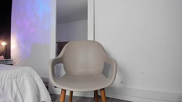 Snapshot of VioletPaket chatting on March 11, 2025, 11:37 pm VioletPaket online show from March 11, 2025, 11:37 pm