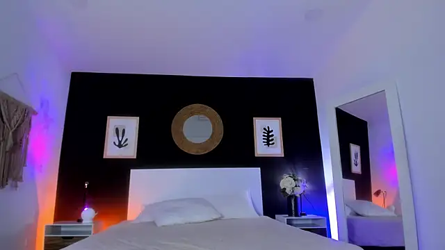 Snapshot of VioletPaket chatting on October 21, 2025, 12:15 pm VioletPaket online show from October 21, 2025, 12:15 pm