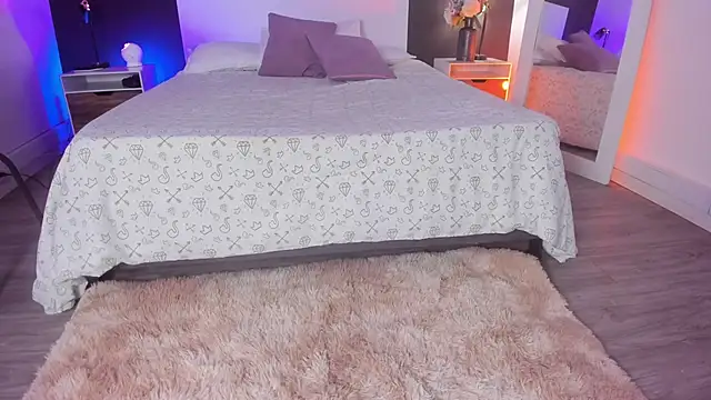 Snapshot of VioletPaket chatting on November 17, 2025, 1:26 pm VioletPaket online show from November 17, 2025, 1:26 pm