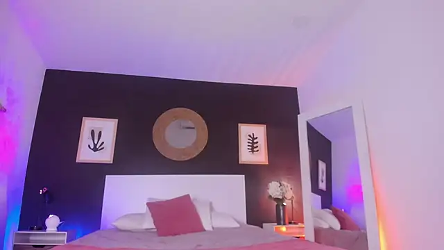 Snapshot of VioletPaket chatting on September 21, 2025, 1:27 pm VioletPaket online show from September 21, 2025, 1:27 pm