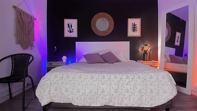 Snapshot of VioletPaket chatting on November 16, 2025, 1:27 pm VioletPaket online show from November 16, 2025, 1:27 pm