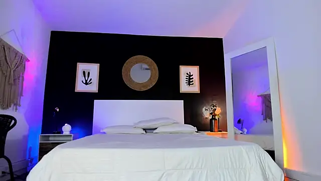 Snapshot of VioletPaket chatting on November 28, 2025, 12:05 pm VioletPaket online show from November 28, 2025, 12:05 pm