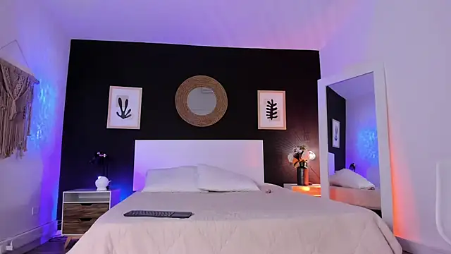 Snapshot of VioletPaket chatting on October 7, 2025, 11:44 am VioletPaket online show from October 7, 2025, 11:44 am