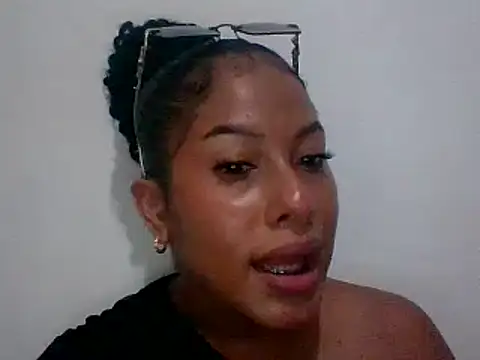 Snapshot of Kitra_New chatting on September 14, 2025, 8:04 am Kitra New online show from September 14, 2025, 8:04 am