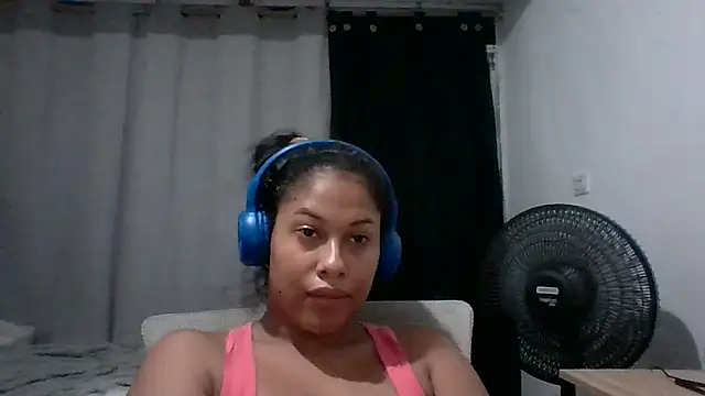 Snapshot of Kitra_New chatting on May 15, 2026, 11:14 pm Kitra New online show from May 15, 2026, 11:14 pm