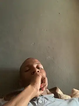 Snapshot of DManL chatting on December 22, 2025, 11:54 am DManL online show from December 22, 2025, 11:54 am