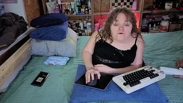 MiniNatalie online show from December 1, 2025, 12:39 pm