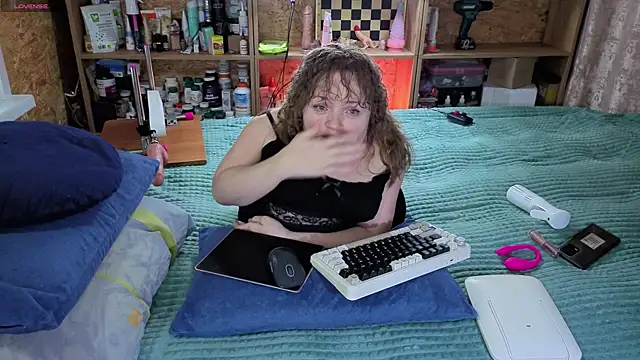 MiniNatalie online show from November 10, 2025, 6:29 am