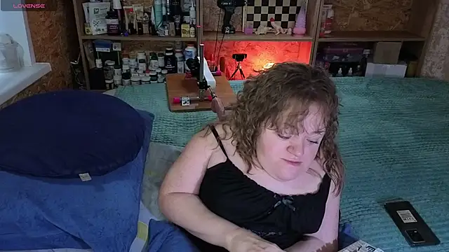 Snapshot of MiniNatalie chatting on November 8, 2025, 2:04 am MiniNatalie online show from November 8, 2025, 2:04 am