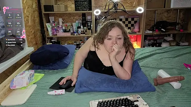 MiniNatalie online show from December 22, 2025, 6:30 pm