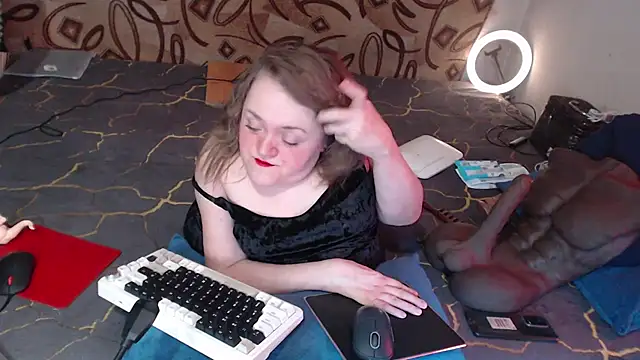 Snapshot of MiniNatalie chatting on March 11, 2025, 7:35 am MiniNatalie online show from March 11, 2025, 7:35 am