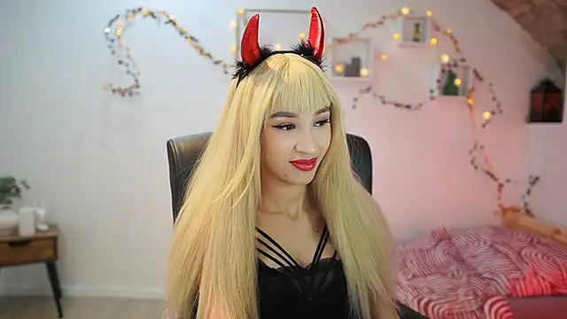 Snapshot of Amai__Liu chatting on October 31, 2025, 7:10 pm Amai Liu online show from October 31, 2025, 7:10 pm