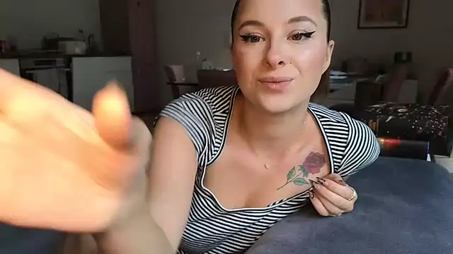 Snapshot of Mia-Minou chatting on September 12, 2025, 9:31 am Mia-Minou online show from September 12, 2025, 9:31 am