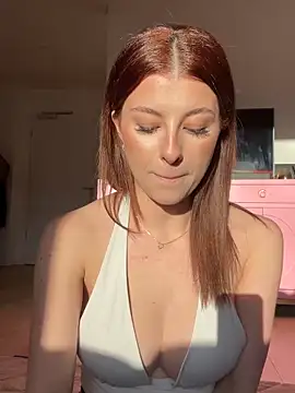 Mia-Minou online show from March 30, 2026, 4:30 pm