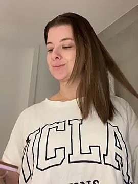 Snapshot of Mia-Minou chatting on September 22, 2025, 8:42 am Mia-Minou online show from September 22, 2025, 8:42 am