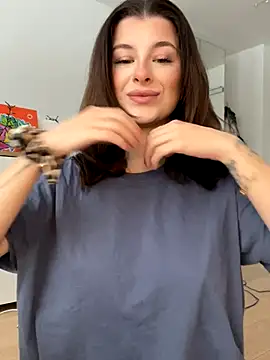 Mia-Minou online show from January 6, 2026, 11:03 am