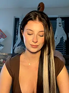 Snapshot of Mia-Minou chatting on October 29, 2025, 1:43 pm Mia-Minou online show from October 29, 2025, 1:43 pm