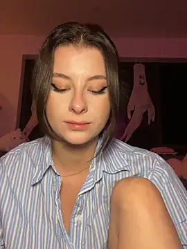 Snapshot of Mia-Minou chatting on October 16, 2025, 8:39 pm Mia-Minou online show from October 16, 2025, 8:39 pm