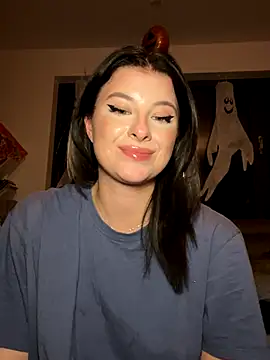 Snapshot of Mia-Minou chatting on October 6, 2025, 9:04 pm Mia-Minou online show from October 6, 2025, 9:04 pm