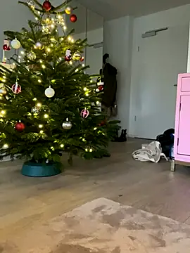 Snapshot of Mia-Minou chatting on December 4, 2025, 2:05 pm Mia-Minou online show from December 4, 2025, 2:05 pm