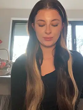 Snapshot of Mia-Minou chatting on November 17, 2025, 2:32 pm Mia-Minou online show from November 17, 2025, 2:32 pm