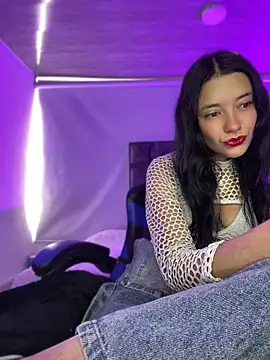 Isabella 21x online show from May 21, 2026, 12:57 pm