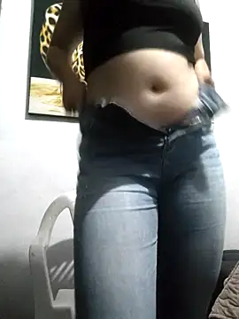 dulccemaria24 online show from April 21, 2026, 2:51 am