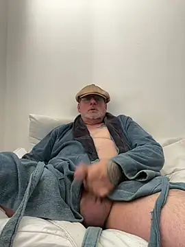Snapshot of oldenglishguy chatting on May 16, 2026, 9:41 am oldenglishguy online show from May 16, 2026, 9:41 am