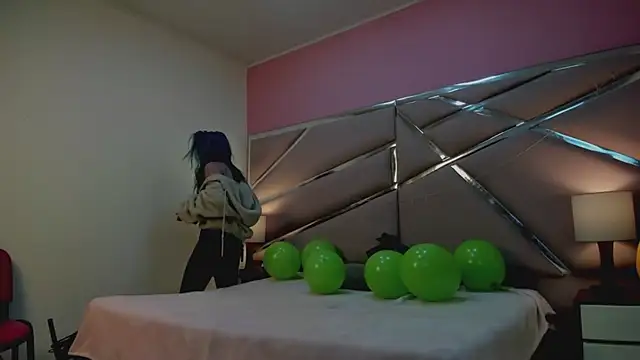 Snapshot of Lunapage chatting on March 18, 2025, 1:01 pm Lunapage online show from March 18, 2025, 1:01 pm