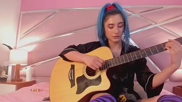 Snapshot of Lunapage chatting on March 5, 2025, 7:17 pm Lunapage online show from March 5, 2025, 7:17 pm