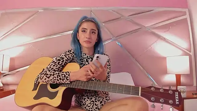 Snapshot of Lunapage chatting on March 21, 2025, 7:13 pm Lunapage online show from March 21, 2025, 7:13 pm