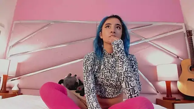 Snapshot of Lunapage chatting on March 11, 2025, 4:18 pm Lunapage online show from March 11, 2025, 4:18 pm