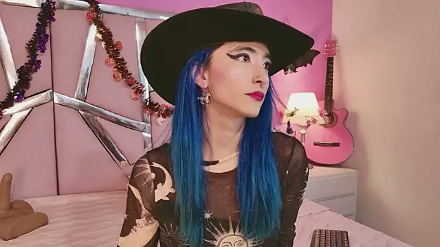 Snapshot of Lunapage chatting on October 18, 2025, 8:44 pm Lunapage online show from October 18, 2025, 8:44 pm