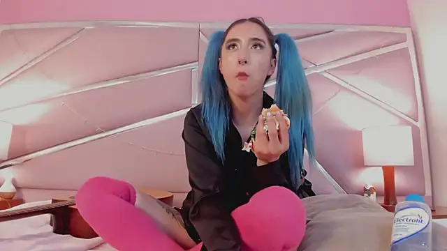 Snapshot of Lunapage chatting on March 18, 2025, 7:12 pm Lunapage online show from March 18, 2025, 7:12 pm