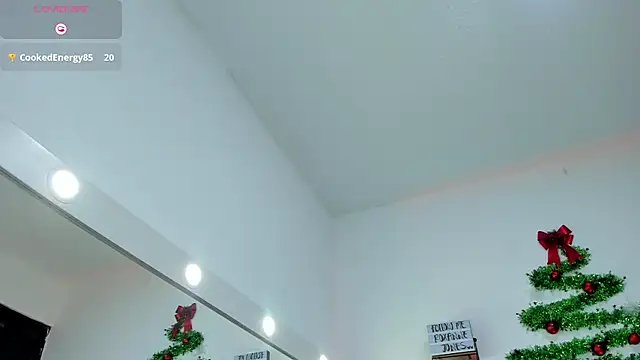 roxanne jones1 online show from December 13, 2025, 8:04 pm