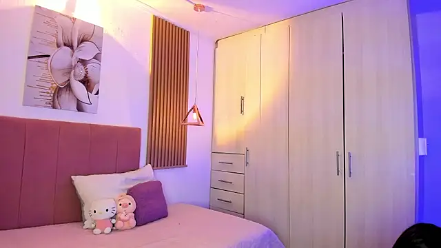 Snapshot of mia_nevaeh chatting on November 14, 2025, 4:10 pm mia nevaeh online show from November 14, 2025, 4:10 pm