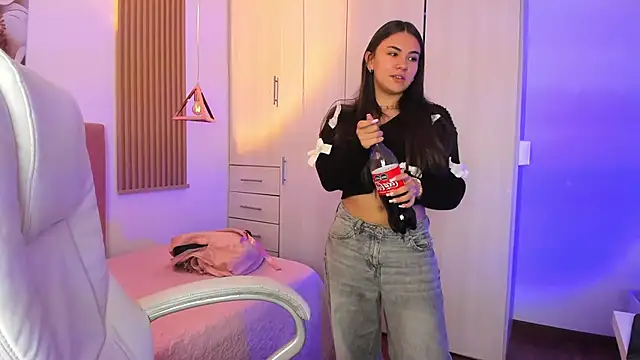 Snapshot of mia_nevaeh chatting on October 29, 2025, 9:36 pm mia nevaeh online show from October 29, 2025, 9:36 pm