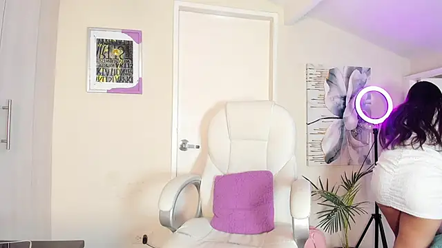 Snapshot of mia_nevaeh chatting on November 4, 2025, 8:56 pm mia nevaeh online show from November 4, 2025, 8:56 pm