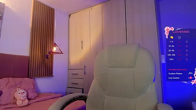 mia nevaeh online show from April 11, 2026, 8:12 pm