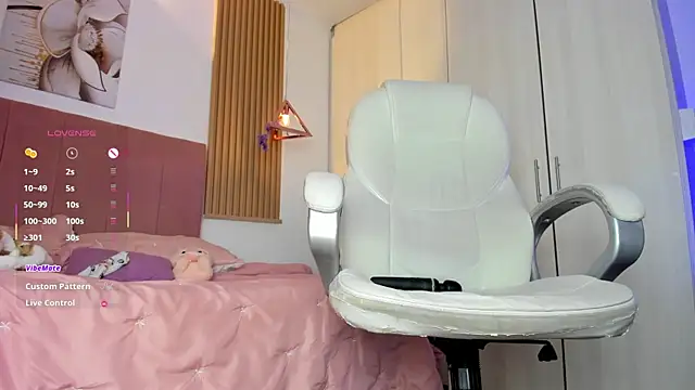 mia nevaeh online show from April 1, 2026, 3:41 am