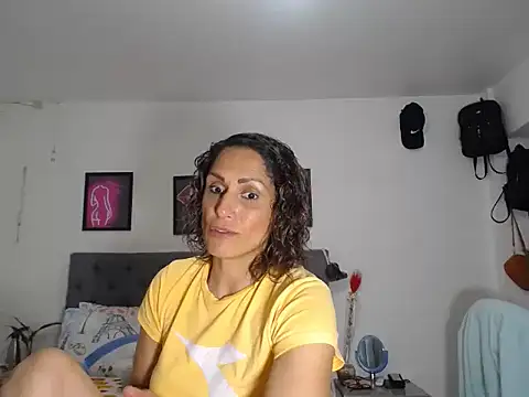 Snapshot of Corina_hot chatting on December 2, 2025, 10:22 pm Corina hot online show from December 2, 2025, 10:22 pm