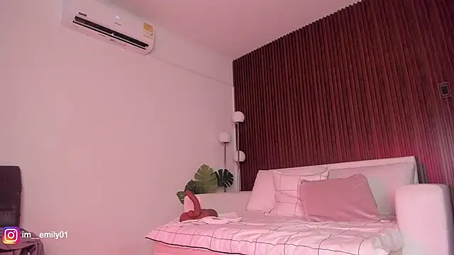 molly cams8 online show from April 12, 2026, 10:02 pm