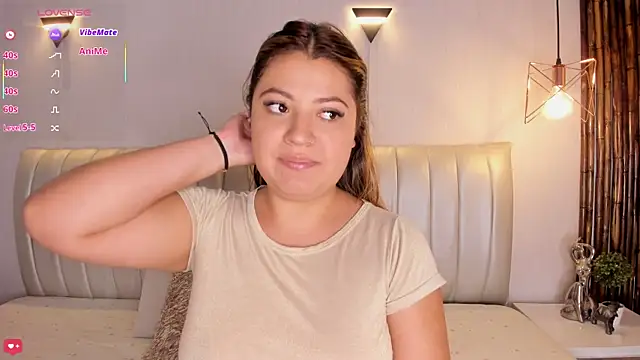 Snapshot of Zuzu_sweet chatting on December 2, 2025, 7:04 pm Zuzu sweet online show from December 2, 2025, 7:04 pm