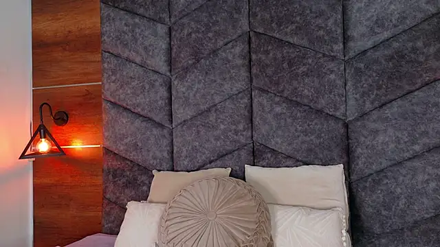 AmyPalmmer online show from December 3, 2025, 11:42 am