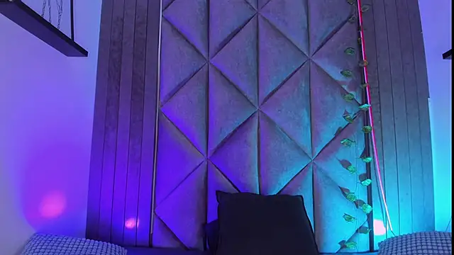 AmyPalmmer online show from November 3, 2025, 11:47 am