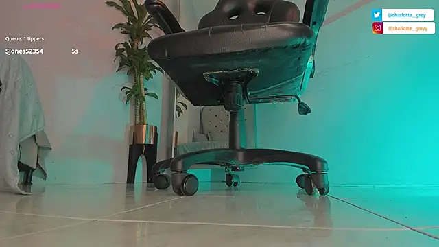 charlotte  grey online show from November 3, 2025, 7:50 pm