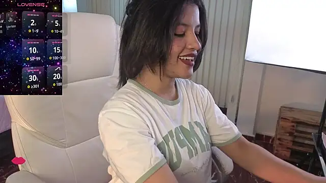 petite molly  online show from December 14, 2025, 1:17 pm