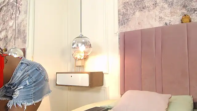 SabrinaDevill online show from June 1, 2026, 1:44 pm