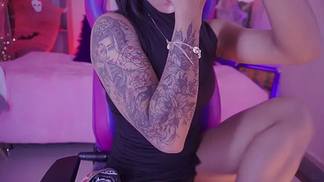 madelyn rose  online show from October 31, 2025, 2:52 am