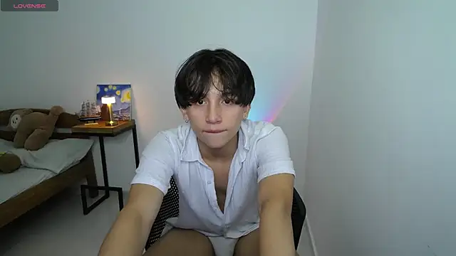 valentino rigatti online show from January 25, 2025, 11:22 pm